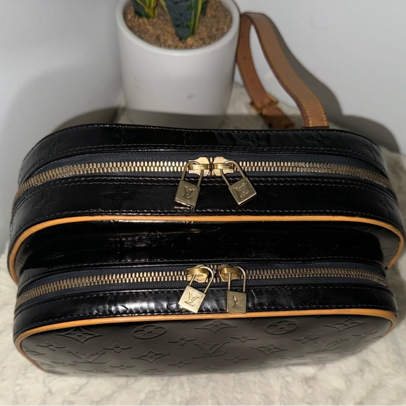 Authentic Louis Vuitton Monogram Vernis Murray Backpack - Picture 8 of 8